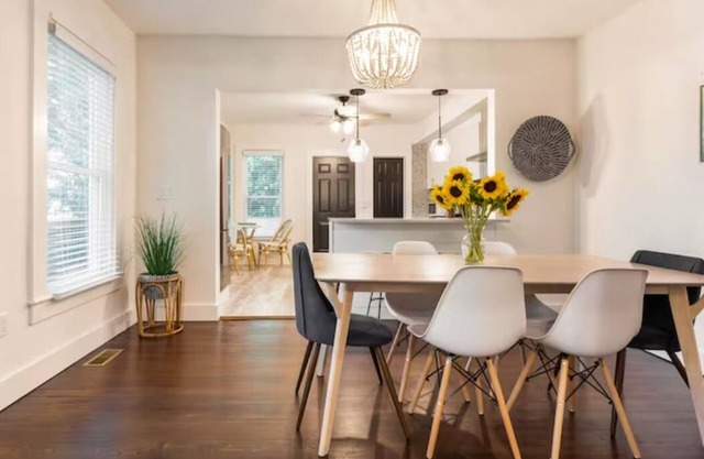 Charming Northfork Townhouse- walk to all