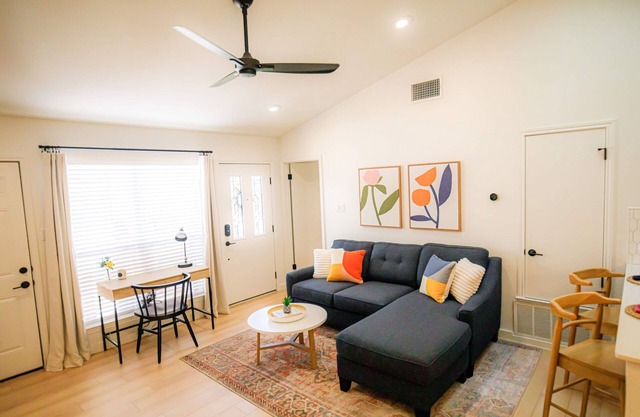 Charming Oak Hill Bungalow/Family Friendly - Quiet Neighborhood