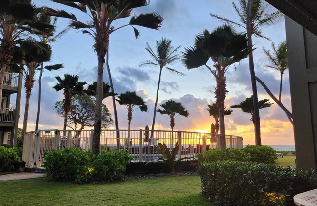 Charming Oceanside 2-bedroom condo with A/C in fabulous Kapaʻa