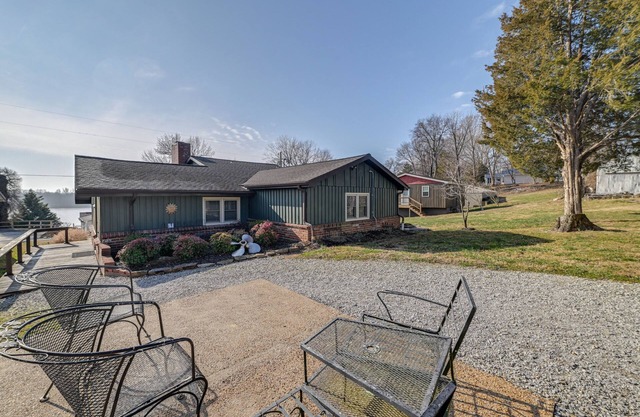 Charming Ohio River Home with Water Views & Porch!