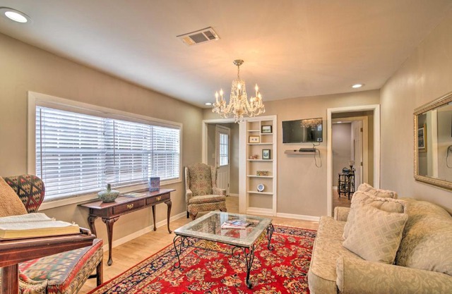 Charming Oxford Home about 7 Mi to Ole Miss!