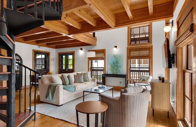 Charming Pied-et-Terre-1- Minute to the Beach and Pool