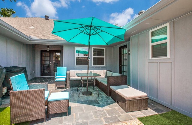 Charming Plano Oasis, 4 BR's, w/Pool, Patio & BBQ