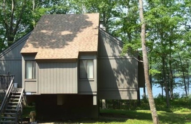 Charming Poconos cottage
