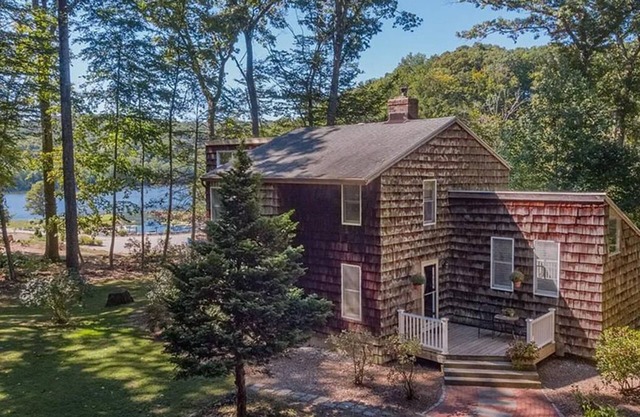 Charming private home on the Connecticut River that comfortably sleeps 11 people