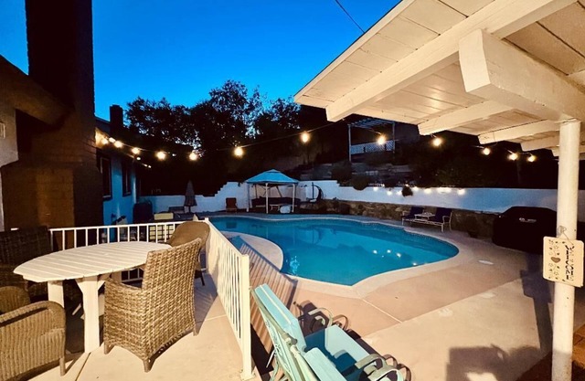 Charming/Private/Centrally Located, 3B/2.5B Home