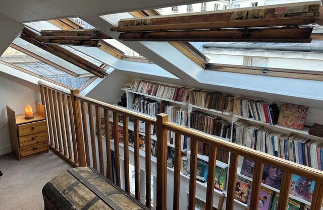 Charming quiet and bright duplex on the Place de la Bastille