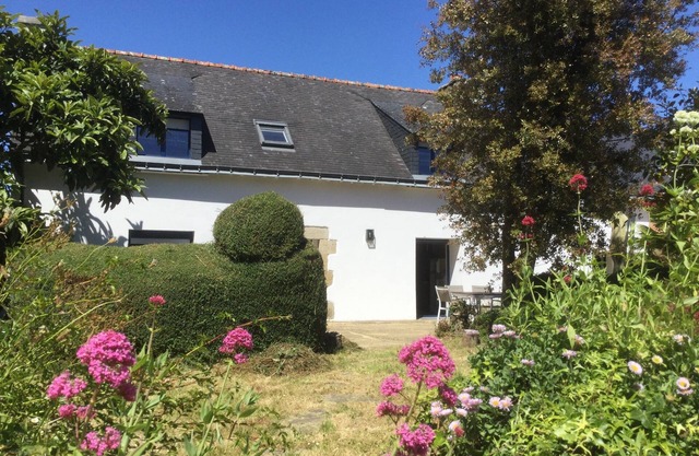 Charming, quiet house close to the GR 34 and the wild coast
