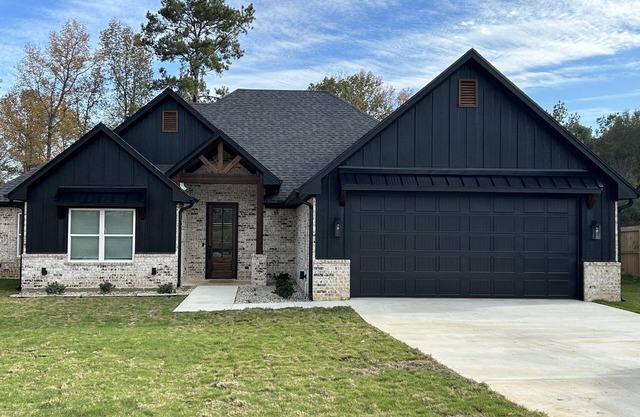 Charming Retreat in Hallsville, TX – Your Cozy Home Away from Home!