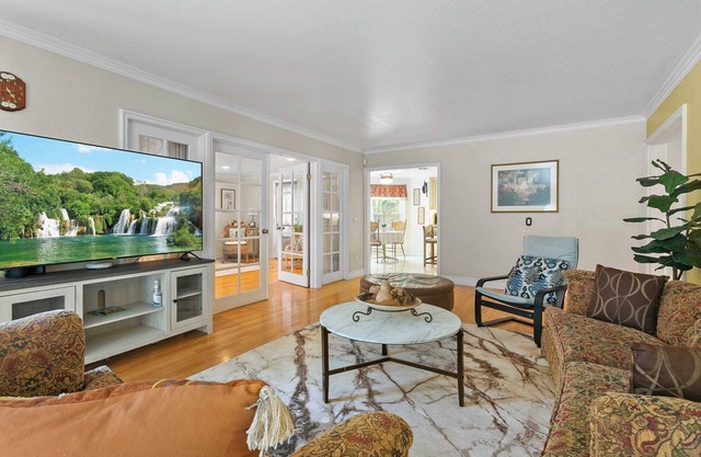Charming Retreat on Pomona: Your Ideal Getaway Awaits in Cozy Comfort #41679