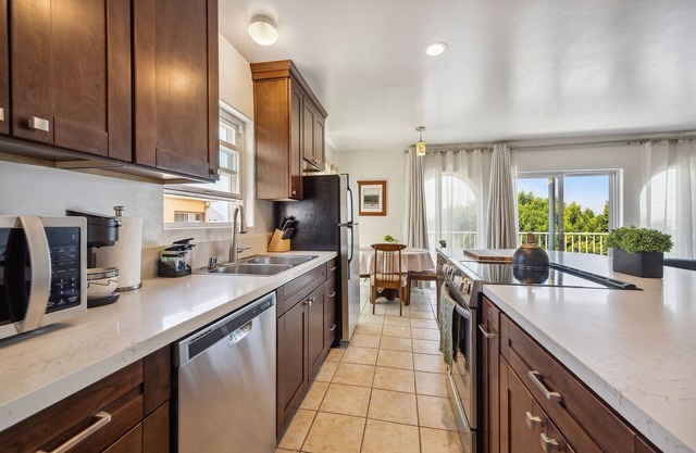 Charming Retreat On West Quince Street 2 Bedroom Condo by RedAwning