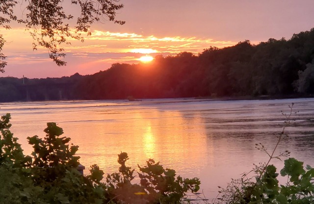 Charming River House and Cottage in Shepherdstown