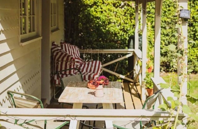 Charming, romantic, well equipped cabin in a lovely Suffolk village.