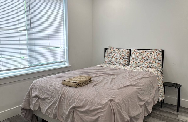 "Charming Rooms - Perfect for Travelers!"