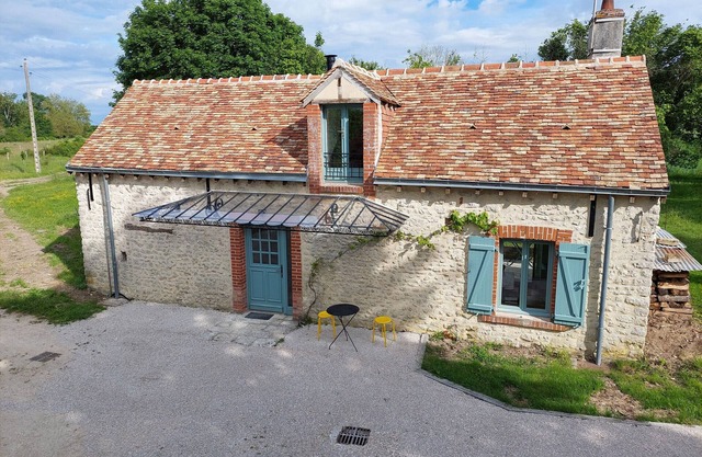 Charming Rural Retreat with High-Speed Fiber, Home Cinema & Orchard Access