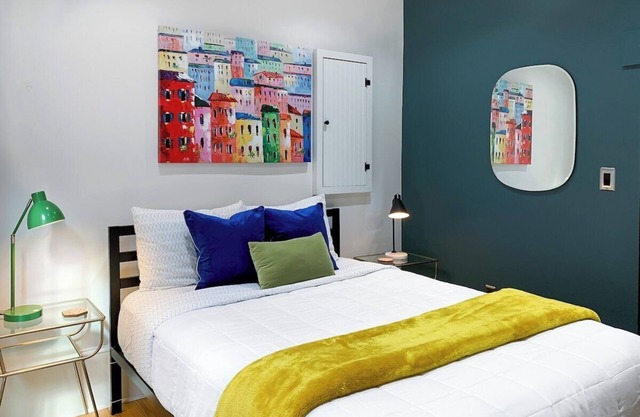 Charming Savannah Stay I Steps to Forsyth Park I Outdoor Deck