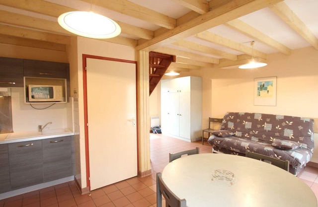 Charming Seaside Cottage with Terrace, BBQ, and Parking, 100m from Port