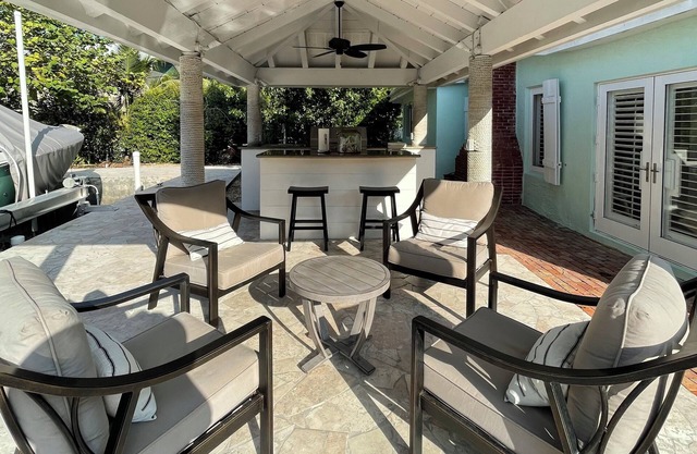 Charming Seaside Getaway with All the Comforts of Home