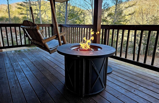 Charming Sparrow Farmhouse on 194 private acres with trails, zip lines, climbing