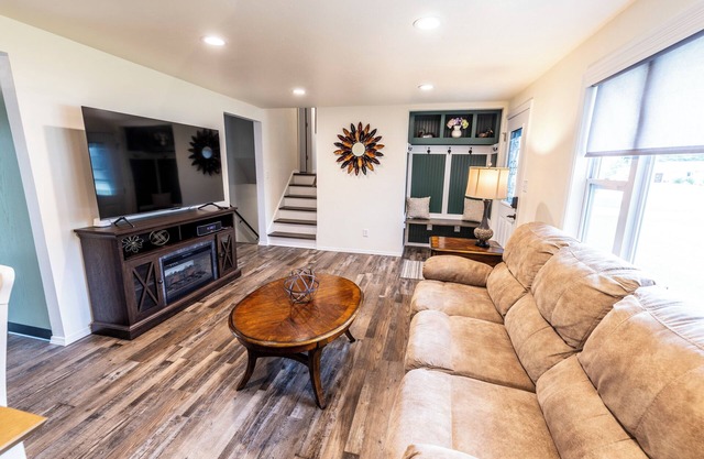 Charming Split-Level Near Lambeau