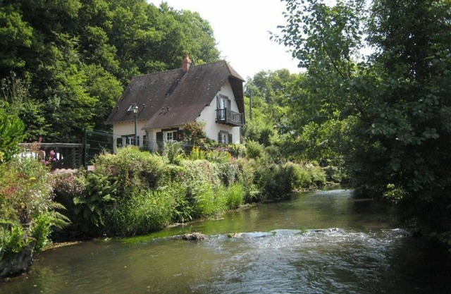 Charming stay in Normandy with fireplace and private garden