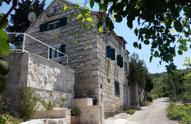 Charming stone house with pool and panoramic view