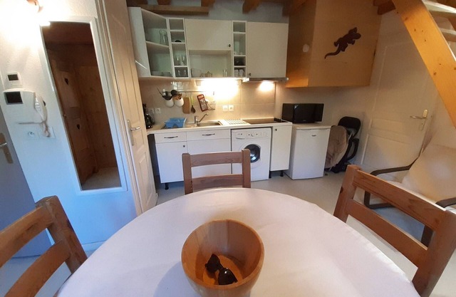 Charming Studio with Mezzanine in Thermal Park, Elevator Near Center