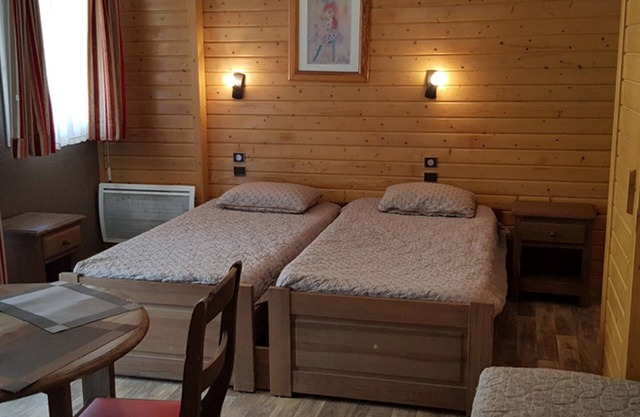 Charming Studio with Balcony, Parking, and Wifi in Central Brides-les-Bains