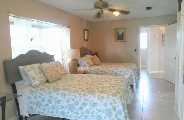 Charming Studio apartment with AC, WiFi in delightful Orlando