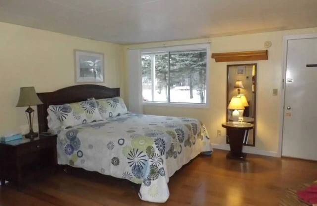 Charming studio in delightful Wells with AC, WiFi