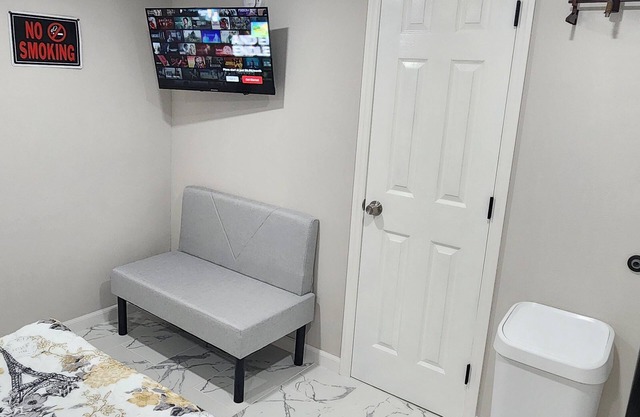 Charming studio in wonderful West Park with WiFi, AC