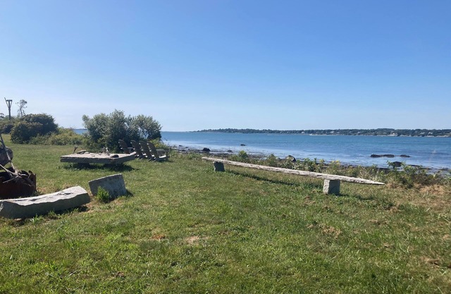 Charming studio cottage with bucolic farm views, private waterfront