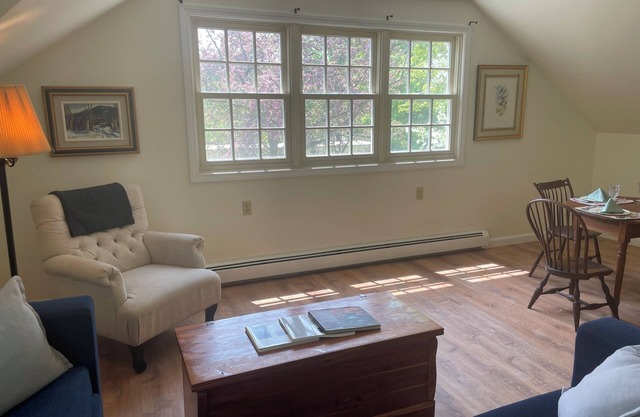Charming studio with WiFi and AC in gorgeous St. Albans