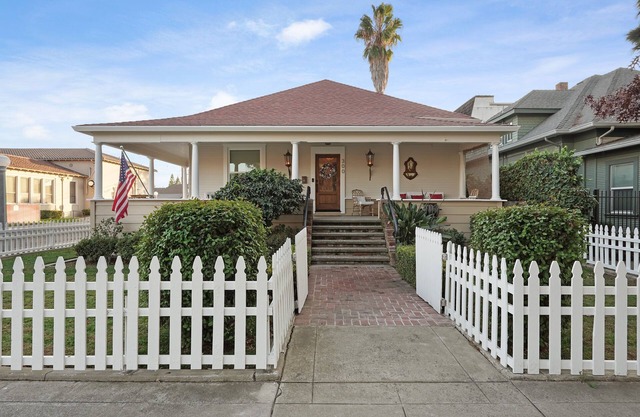 Charming Three bedroom Luxury Oasis