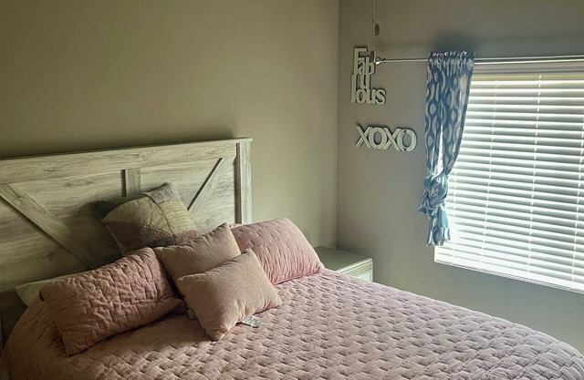 Charming townhome in Omaha. 20 minutes from downtown for cws