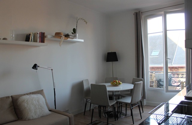 Charming two-room refurbished 50m from the sea