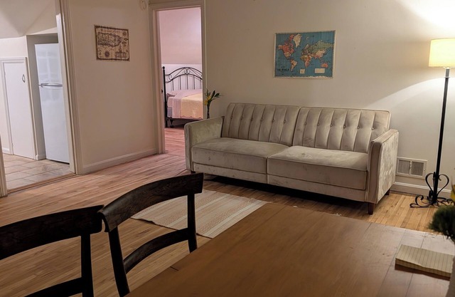 Charming upstairs apartment in Athens, OH