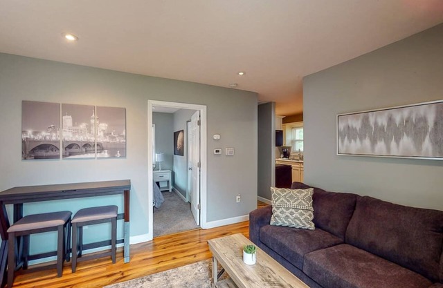 ❤️Charming Urban Oasis | Backyard with a Fire Pit 🔥