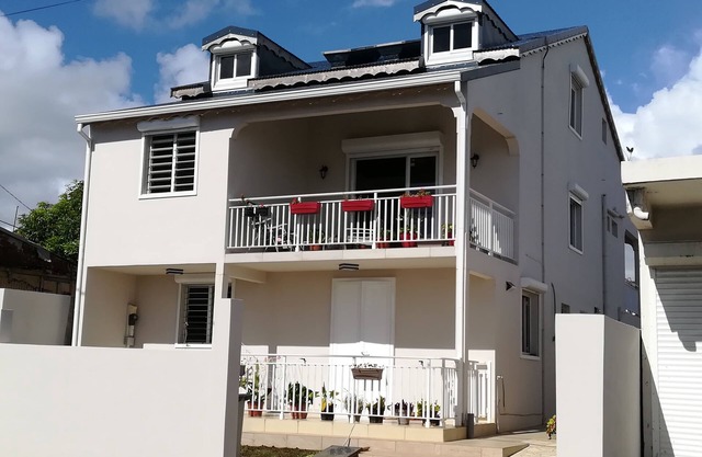 Charming villa bottom 100 m2 market town of Capesterre