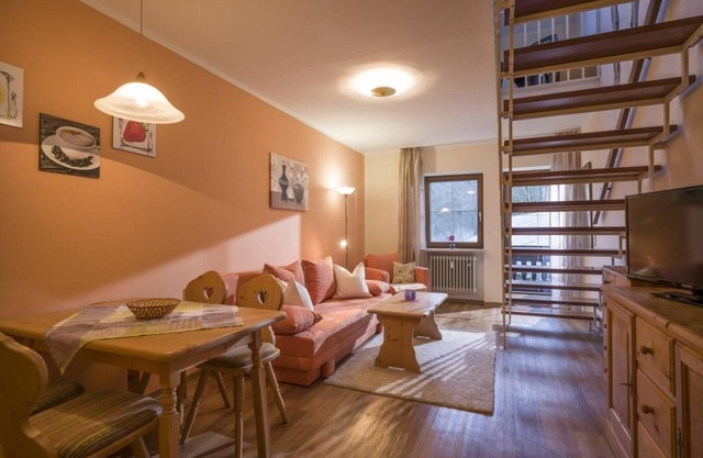 Charming vacation apartment in Inntal ,with microwave,wifi,for2-4 guests,on 2 floors/15