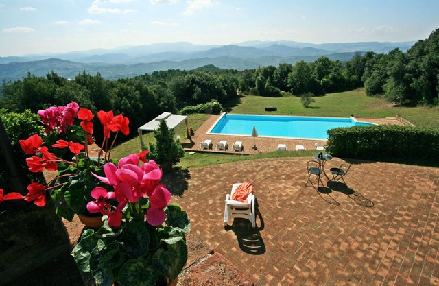 Charming Villa in Tuscany private pool & extensive garden, amazing views