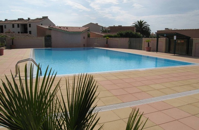 Charming Villa with Terrace, Near Beach, Pool Access - Sleeps 6