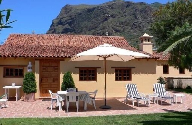 Charming Villa with garden full of flowers located in Los Silos, north Tenerife