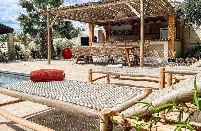Charming villa with heated pool 5min from the beach
