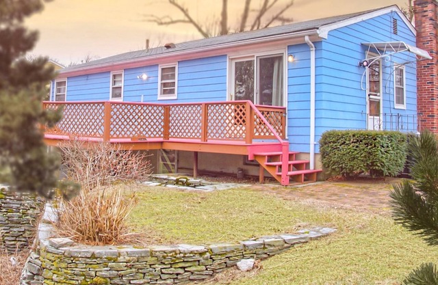 Charming Vintage 3B Home less than 5 miles from PVD airport