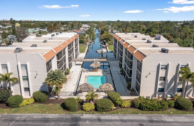 Charming waterfront 2-BR, 2-BA condo in delightful Bonita Springs