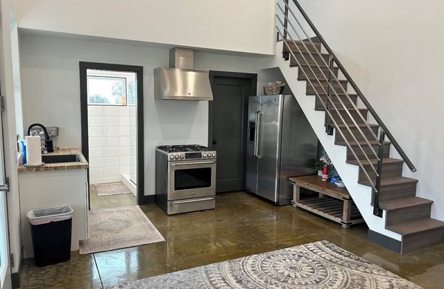 Charming Waterfront Studio with AC and WiFi in lovely Millville