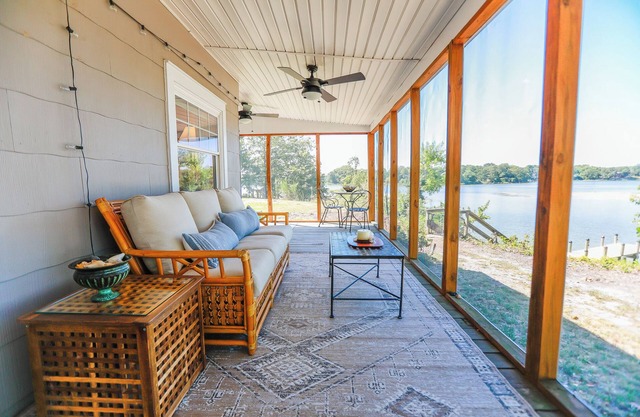 Charming Waterfront 3-Bedroom Cottage with Hot Tub, Kayaks, Workspace, Fishing