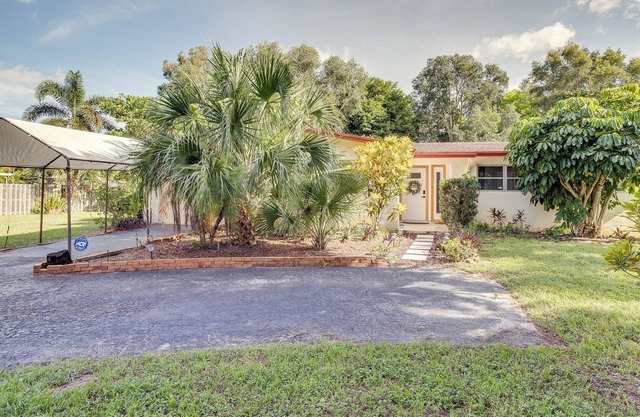 Charming West Palm Beach Home w/ Private Yard!