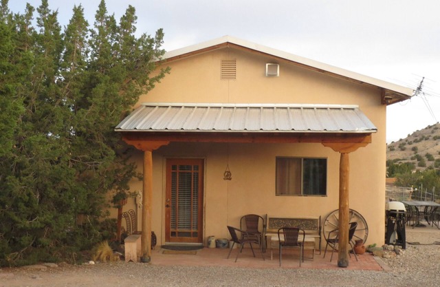 Charming 'Western' Guest House in the Placitas Foothills; Peaceful Yet Close